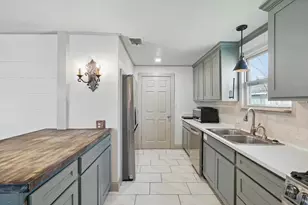 932 N Woods St, Sherman, TX 75092 - Photo 2