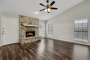 1517 Rockdale Dr, Arlington, TX 76018 - Photo 2