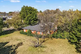 9734 Mixon Dr, Dallas, TX 75220 - Photo 14