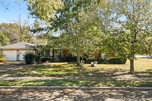 9734 Mixon Dr, Dallas, TX 75220 - Photo 10