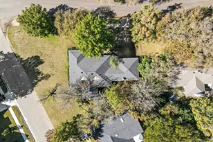 9734 Mixon Dr, Dallas, TX 75220 - Photo 22