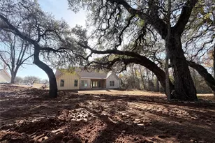 121 Canyon Ridge Dr, Waco, TX 76705 - Photo 2