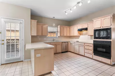 2881 Inniswood Circle, Arlington, TX 76015 - Photo 4