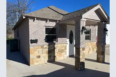 202 1/2 N Morris Street, Gainesville, TX 76240 - Photo 2