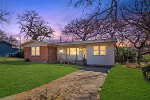 312 E Ellen Ave, Hurst, TX 76053 - Photo 2