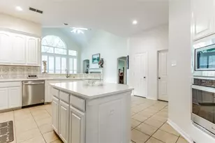 3920 Autumn Ln, Bedford, TX 76021 - Photo 12