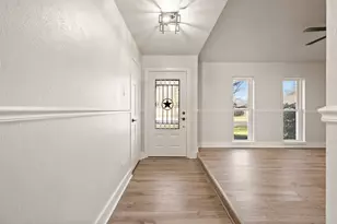 4 Robins Nest Dr, Lake Dallas, TX 75065 - Photo 4