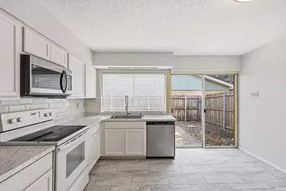 1113 Kingston Drive, Lewisville, TX 75067 - Photo 10