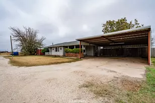 510 W Irving St, Munday, TX 76371 - Photo 22