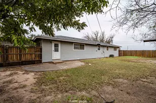 510 W Irving St, Munday, TX 76371 - Photo 22