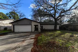 2108 Warwick Dr, Arlington, TX 76015 - Photo 2