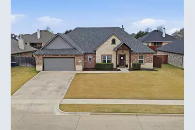 810 Chestnut Grove Drive, Cleburne, TX 76033 - Photo 2