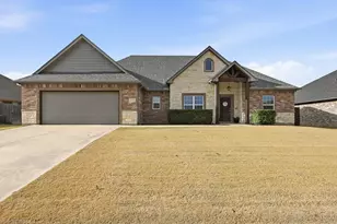 810 Chestnut Grove Dr, Cleburne, TX 76033 - Photo 6