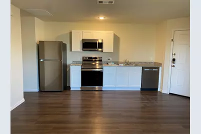 2203 Henry Street #B, Greenville, TX 75401 - Photo 4