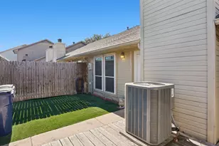 25 Gittiban Pl, Pantego, TX 76013 - Photo 6