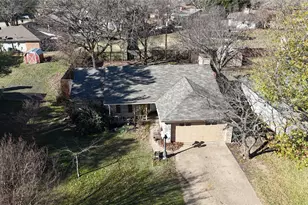 1605 Woodside Ln E, Cleburne, TX 76033 - Photo 2