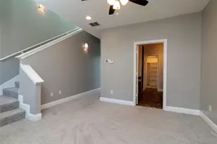 724 Skyline Bluff Ct, Fort Worth, TX 76102 - Photo 12