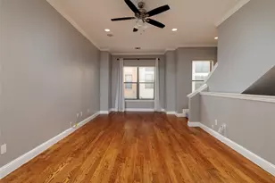 724 Skyline Bluff Ct, Fort Worth, TX 76102 - Photo 2