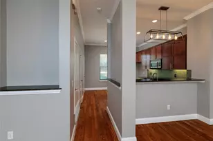 724 Skyline Bluff Ct, Fort Worth, TX 76102 - Photo 4