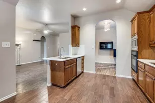 2939 Alyson Way, Grand Prairie, TX 75052 - Photo 4