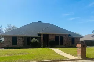 1925 N Collegiate Dr, Paris, TX 75462 - Photo 2