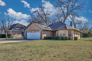 1714 Windsor Dr, Gainesville, TX 76240 - Photo 1