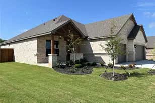 2001 Belle Lagos Ln, Cleburne, TX 76033 - Photo 4