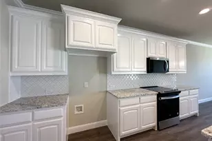 2001 Belle Lagos Ln, Cleburne, TX 76033 - Photo 10
