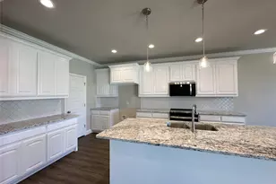 2001 Belle Lagos Ln, Cleburne, TX 76033 - Photo 12