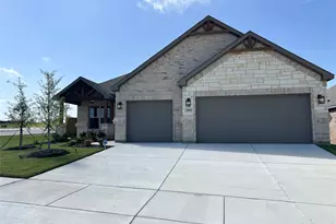 2001 Belle Lagos Ln, Cleburne, TX 76033 - Photo 2
