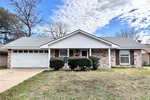 1613 Squire Ct, Grand Prairie, TX 75051 - Photo 1