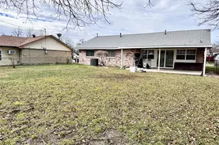 1613 Squire Ct, Grand Prairie, TX 75051 - Photo 22