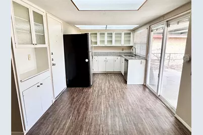 1613 Squire Court, Grand Prairie, TX 75051 - Photo 4