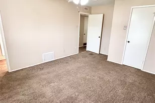 1613 Squire Ct, Grand Prairie, TX 75051 - Photo 18