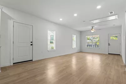 1037 E Richmond Avenue, Fort Worth, TX 76104 - Photo 8
