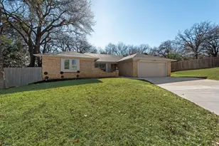 903 Elmwood Ct, Euless, TX 76039 - Photo 1