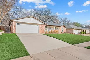 3124 Spring Lake Dr, Bedford, TX 76021 - Photo 2