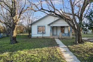 214 N Preston St, Whitney, TX 76692 - Photo 2