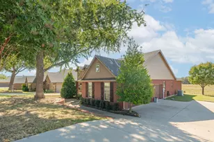 2045 Mason Pond Dr, Weatherford, TX 76085 - Photo 4