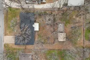 2608 Royal Ln, Granbury, TX 76049 - Photo 6