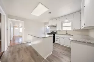 908 Lawrence Dr, Waco, TX 76710 - Photo 2