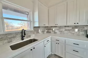 2001 Collin St, Weatherford, TX 76085 - Photo 8