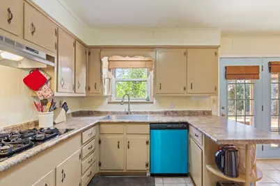 106 S Barbara Street, Lacy Lakeview, TX 76705 - Photo 12
