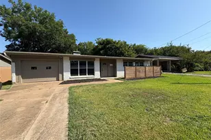 425 W Lamberth Rd, Sherman, TX 75092 - Photo 1