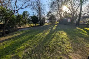 209 Cedar St, Hurst, TX 76053 - Photo 4