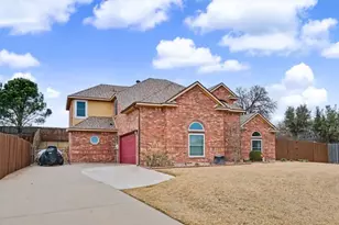 400 Winterwood Dr, Kennedale, TX 76060 - Photo 2