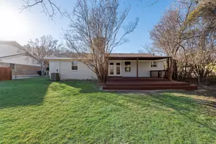 1910 Wildwood Dr, Grand Prairie, TX 75050 - Photo 18