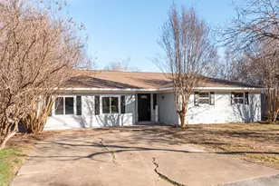 1910 Wildwood Dr, Grand Prairie, TX 75050 - Photo 20