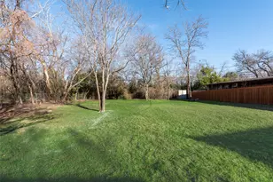 1910 Wildwood Dr, Grand Prairie, TX 75050 - Photo 16