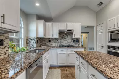 25 Cimarron Drive, Trophy Club, TX 76262 - Photo 2